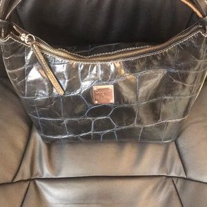 Dooney and Bourke classic handbag with original 🦆 logo!